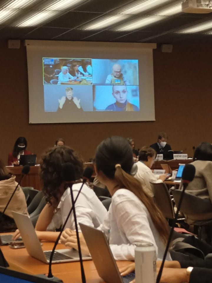 Олеся  Брязгунова виступає на неформальній публічній зустрічі у рамках 83 сесії Комітету ООН з ліквідації дискримінації щодо жінок. 17 жовтня 2022 року,  Женева. Фото Марини Руденко.